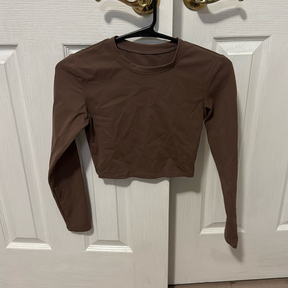 Long sleeve workout crop top